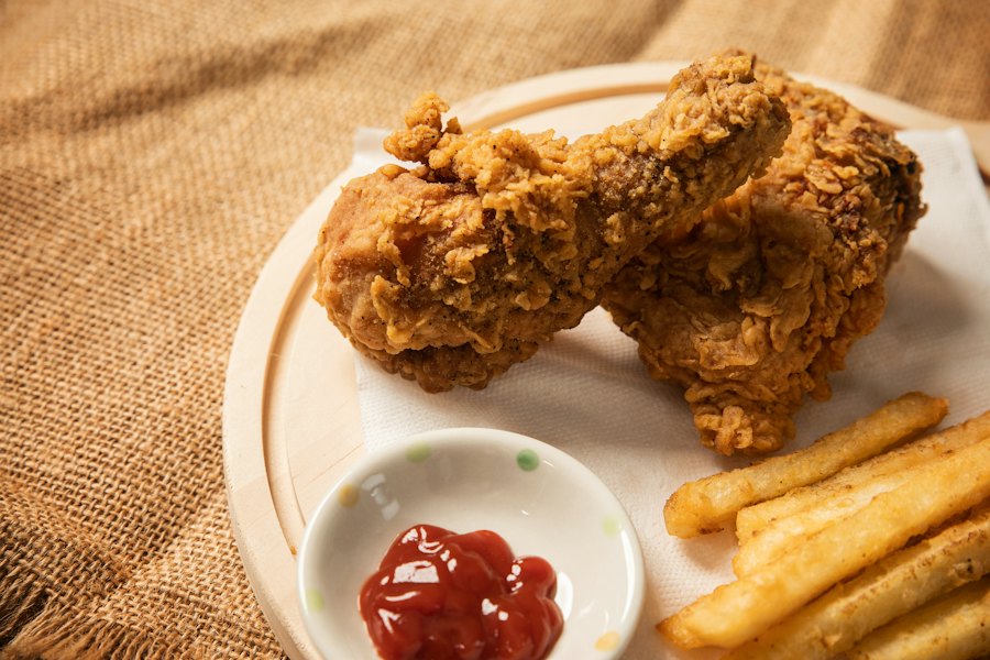 Pilon de poulet avec frites