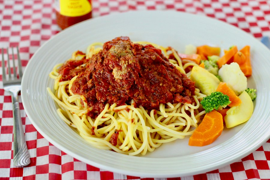 Spaghetti à la viande de bœuf et légumes